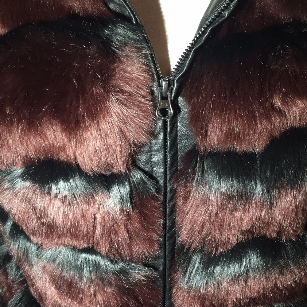 Inc faux fur vest size medium - Picture 3 of 6